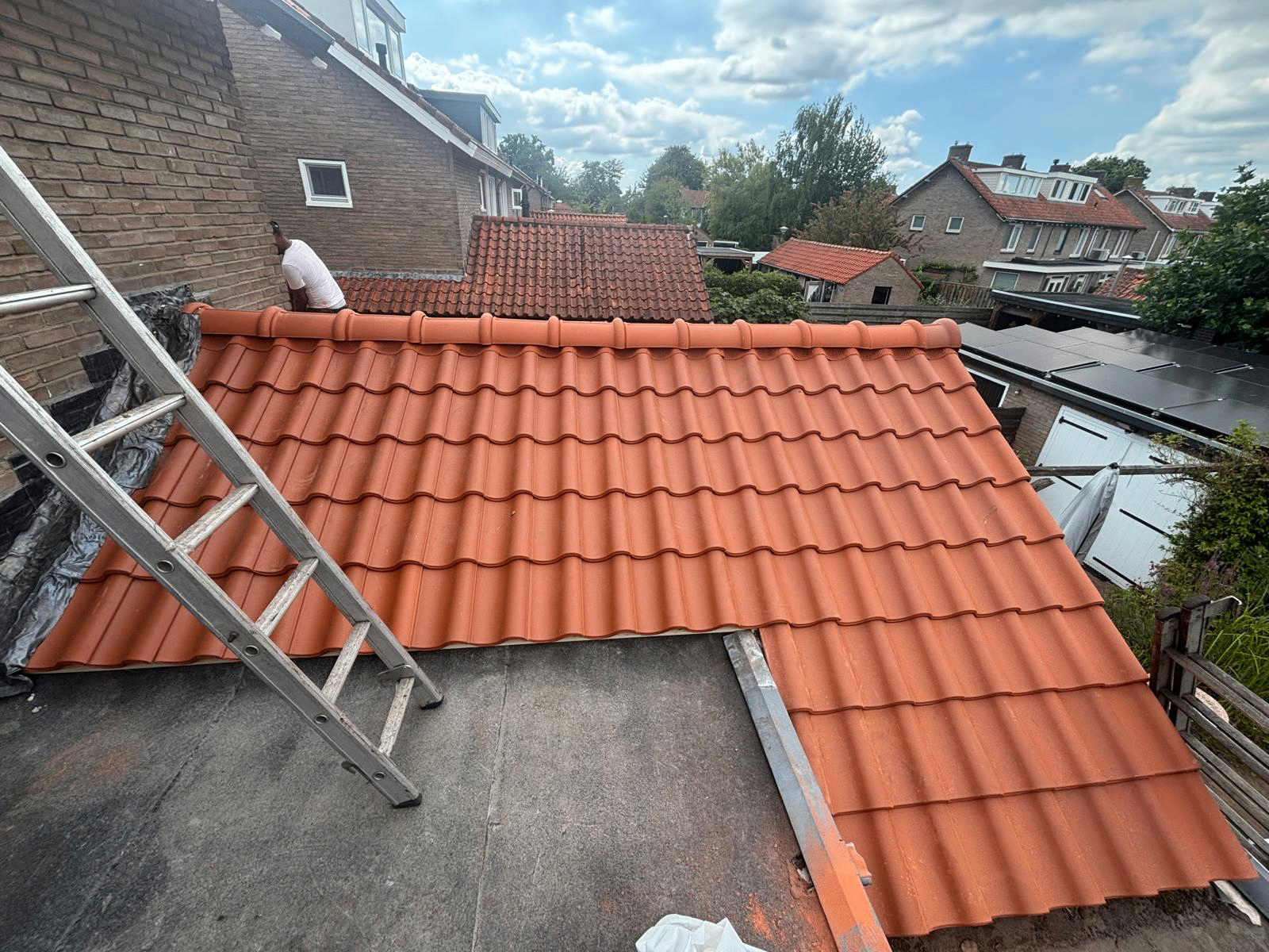 Nieuw pannendak Sliedrecht met vorstpannen langs de nok